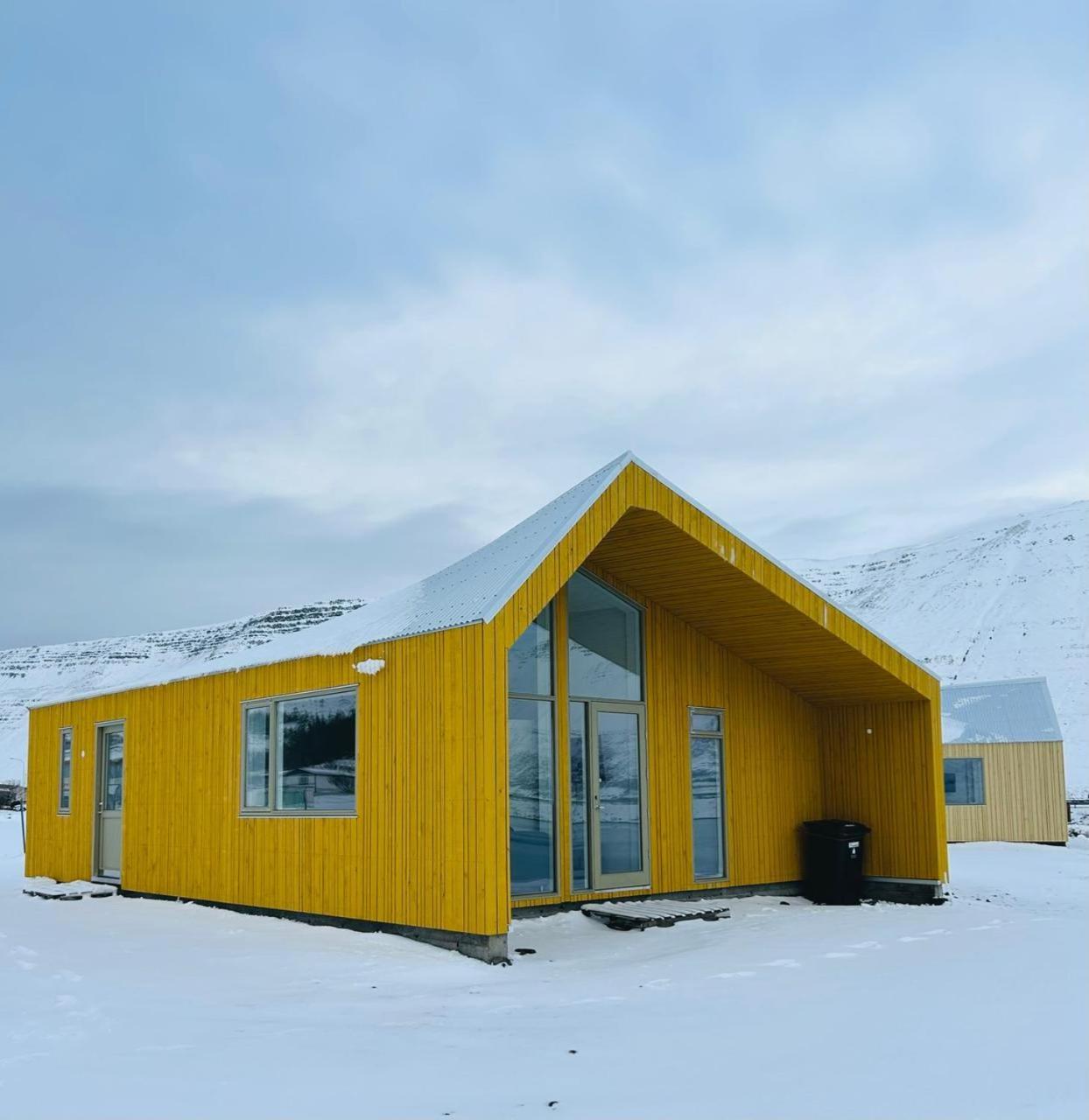 Fisk Club Cottages - Captain'S House Sudureyri Exteriör bild
